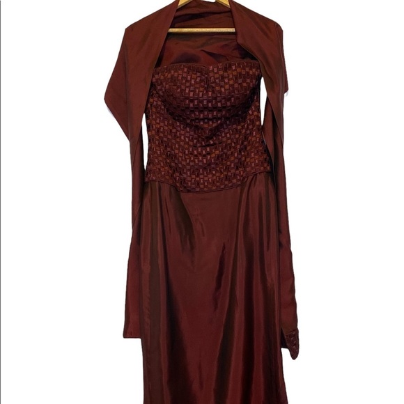 Helen Morley Maroon Iridescent Embroidered Strapless Maxi Gown with Sash Size 6 - Picture 2 of 11
